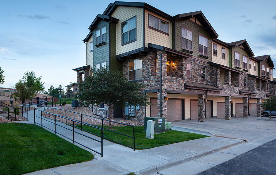 Sanctuary at Tallyns Reach Apartments - Aurora, CO - garages