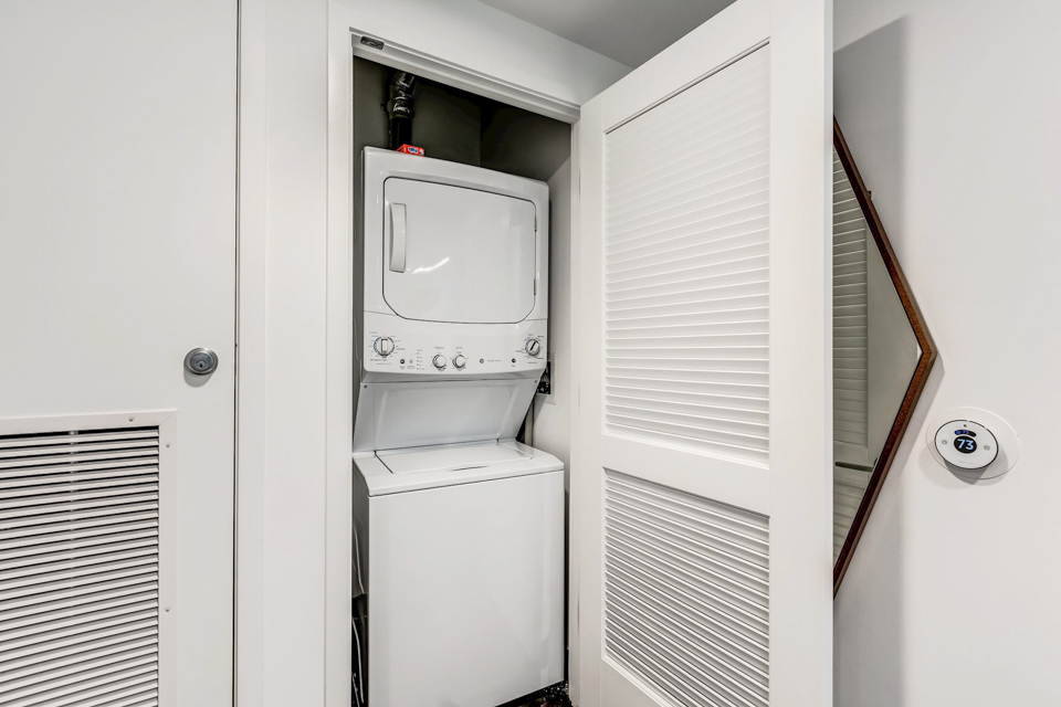 Signature Apartments at Reston Town Center - Reston, VA - full-sized washer and dryer