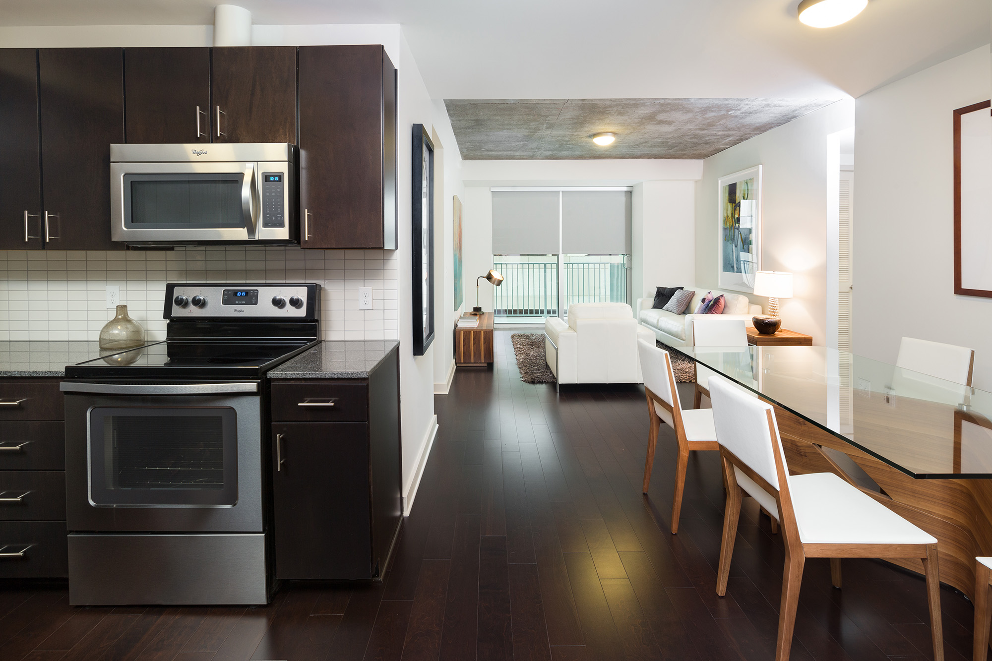 SkyHouse Dallas near me Victory Park - open layout