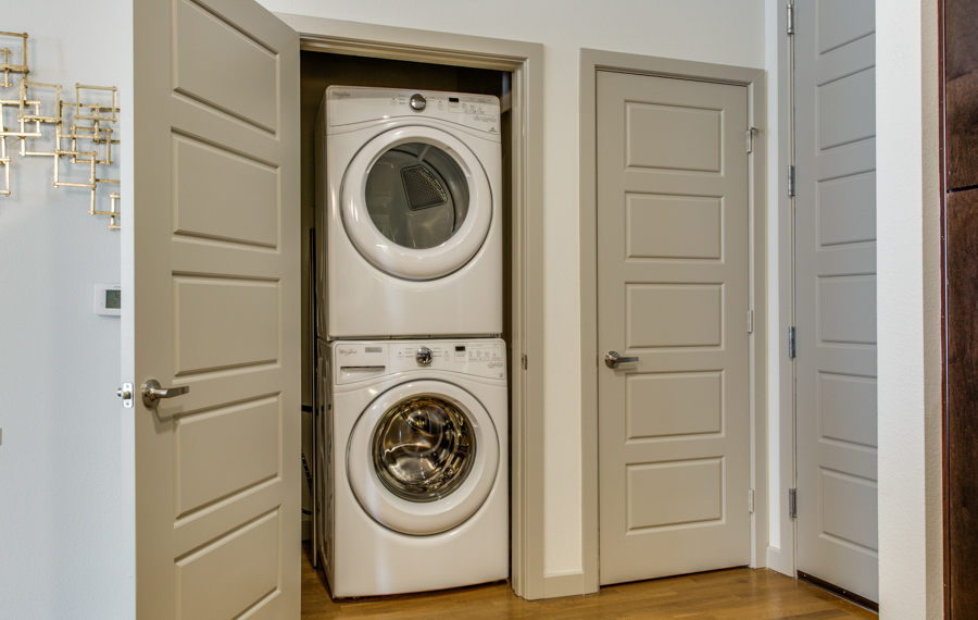 1 Bedroom Apartments in Dallas - Stella Apartments - Laundry