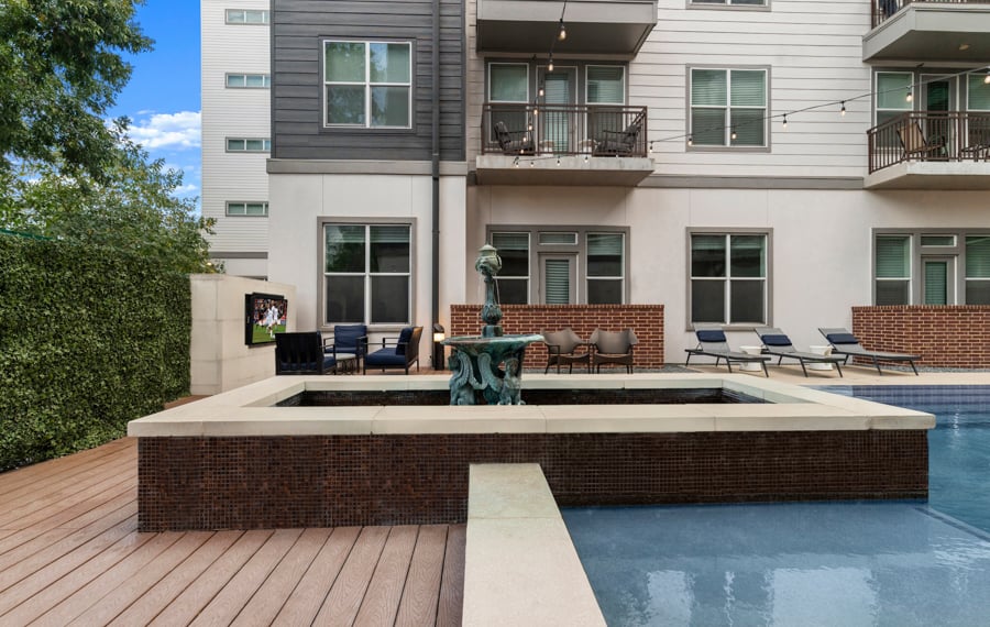 Stella Apartments for Rent in Dallas, Texas - Historic Fountain