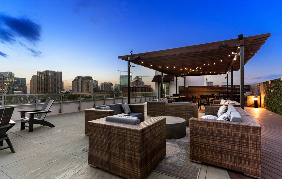 Stella Apartments in Uptown Dallas - Courtyard