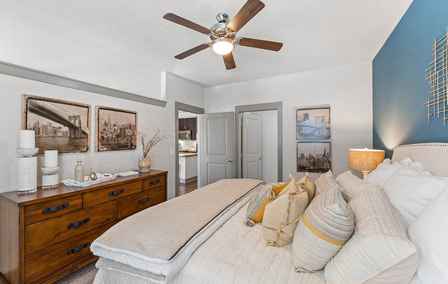 StoneLedge Apartments near me Grapevine - expansive bedrooms