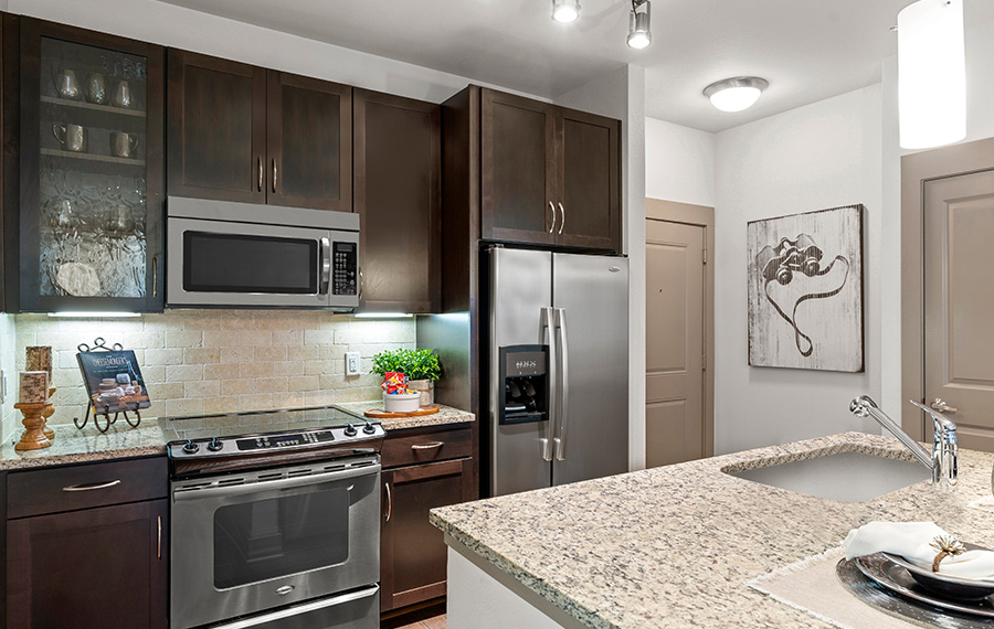 StoneLedge Apartments near me Texas - stainless steel appliances