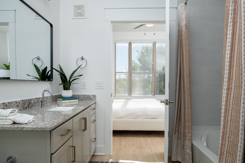 Strata Apartments near me knox-henderson Texas - upscale baths
