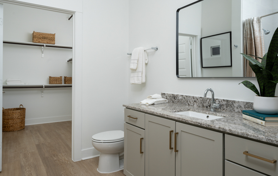 Strata - Dallas, TX - bathroom