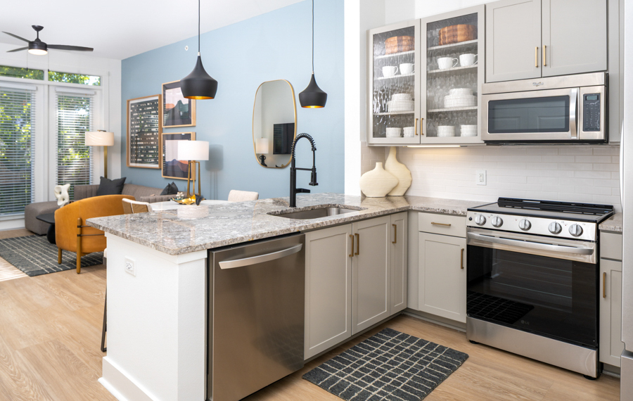Pet Friendly Apartments near Katy Trail - Strata Apartments - Upgraded Kitchen