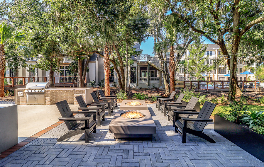 Charleston Apartments in Daniel Island - The Henslow - Courtyard