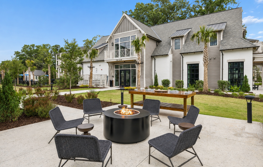 The Henslow Daniel Island - Charleston, SC Apartments - Firepit