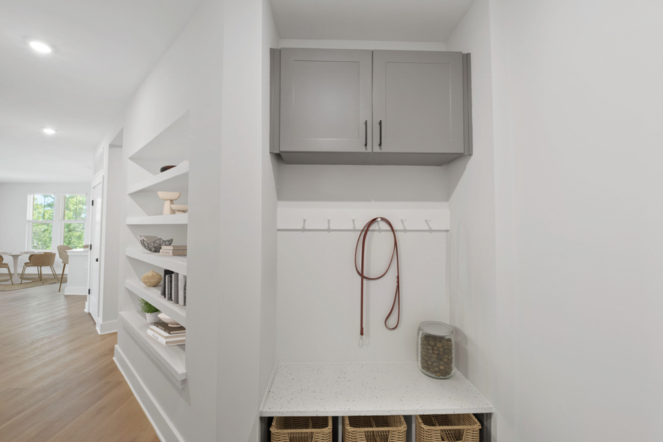 The Henslow Daniel Island - Charleston, SC Apartments - mudroom