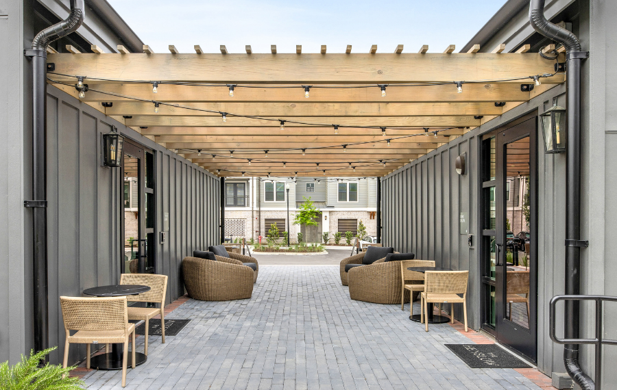 The Henslow Apartments on Daniel Island - Outdoor Lounge