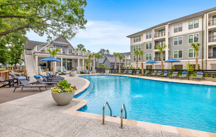 The Henslow Daniel Island - Pool - Daniel Island Apartments