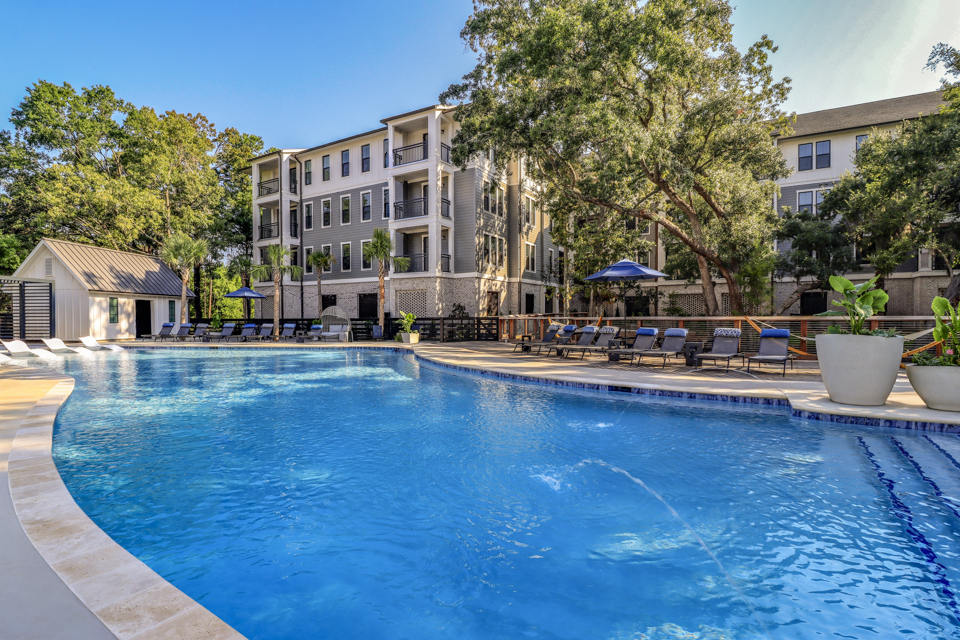 The Henslow Daniel Island Apartments - Charleston, SC - pool