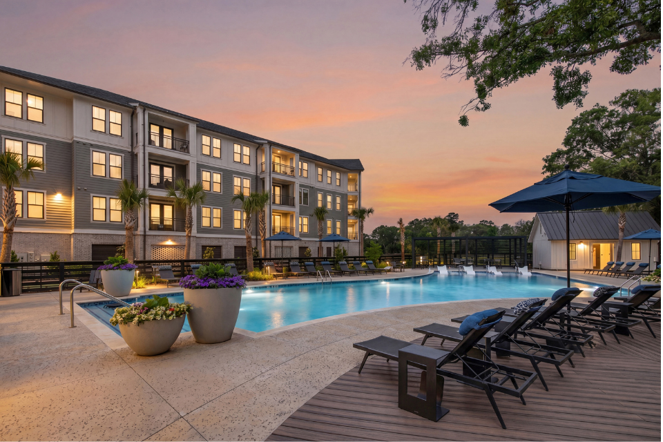 The Henslow Daniel Island Apartments - Charleston, SC - pool