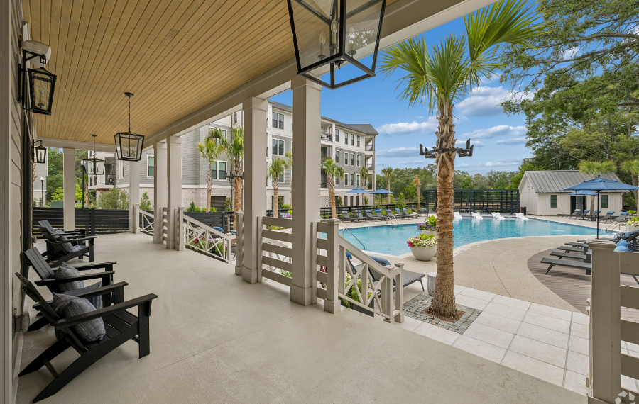 The Henslow Apartments on Daniel Island - Pool lounge