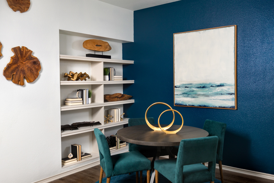 The Ranch Apartments - Northwest Austin - built-in shelving
