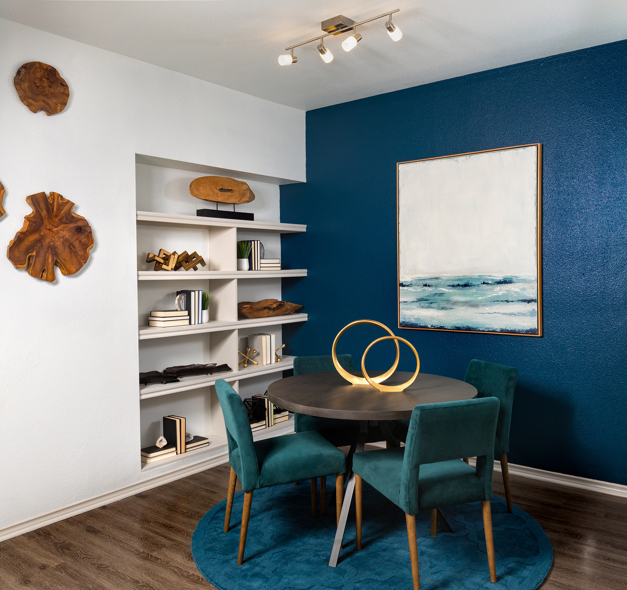 The Ranch Apartments - Northwest Austin - built-in shelving