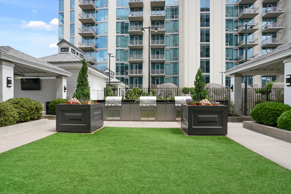 Penthouses in Buckhead, Atlanta - The Residence Buckhead - Outdoor Lounge