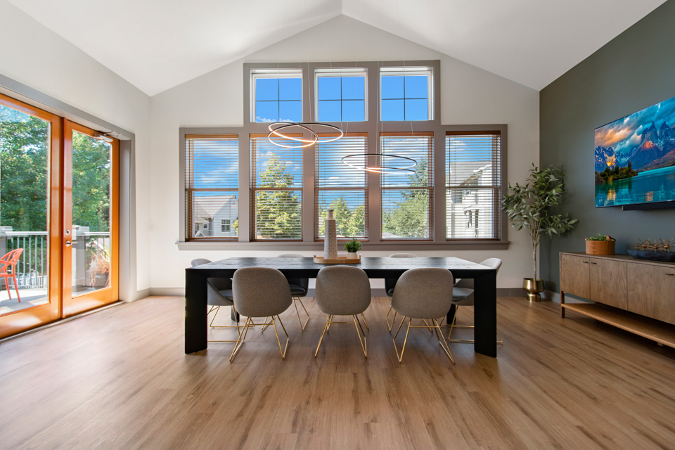 Issaquah Plateau apartments near Sanmar - The Timbers at Issaquah Ridge clubhouse