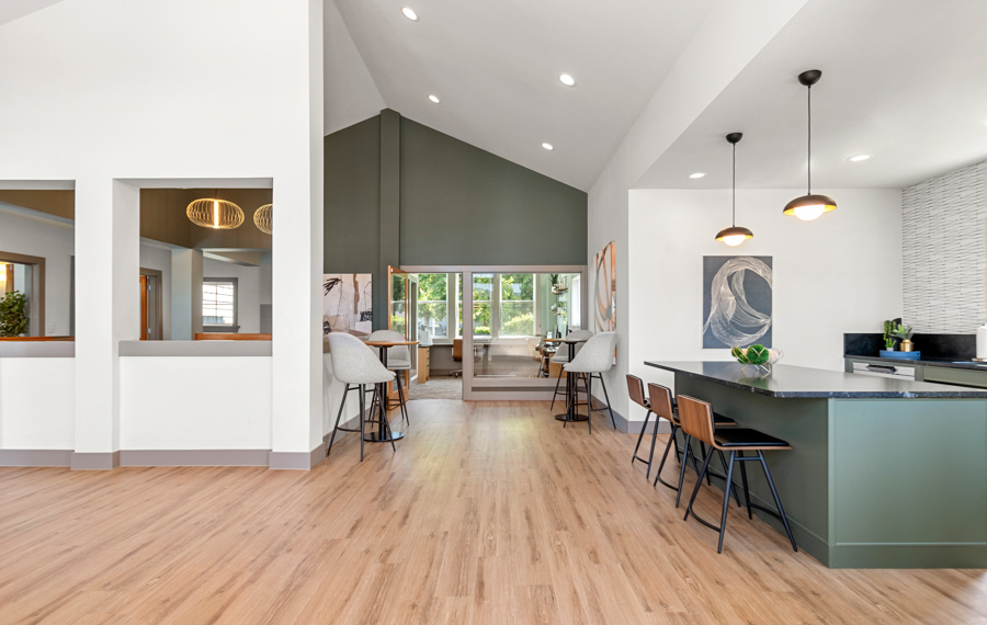 Gilman apartments near Boeing - The Timbers at Issaquah Ridge Clubhouse