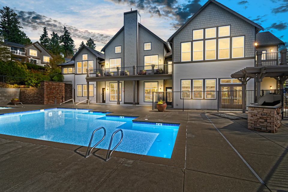 Issaquah Plateau apartments near Sanmar - The Timbers at Issaquah Ridge swimming pool