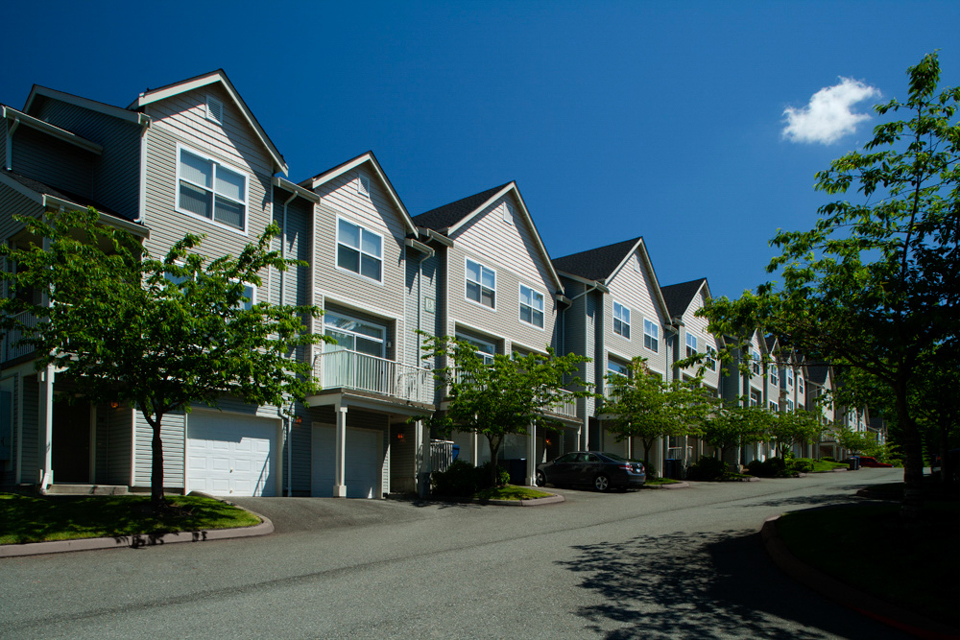 Gilman apartments near Boeing - The Timbers at Issaquah Ridge attached garage