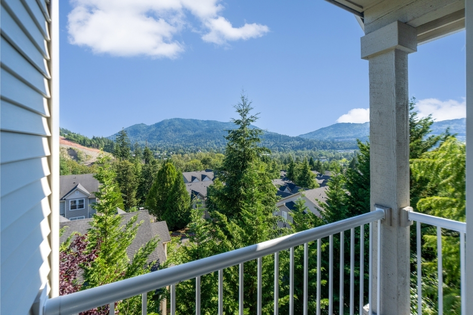 The Timbers at Issaquah Ridge apartments in Snoqualmie Falls - exterior building
