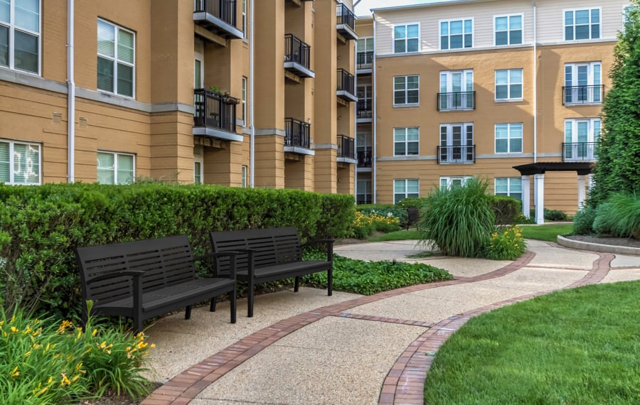 Vienna apartments - The Reserve at Tysons Corner - Courtyard