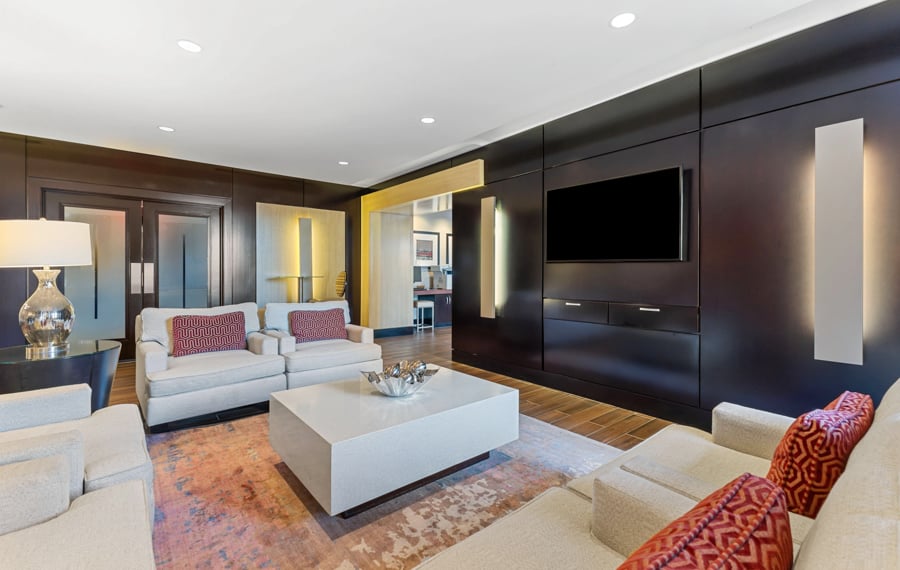 Tysons Corner apartments near Booz Allen Hamilton - The Reserve at Tysons Corner - Resident Lounge
