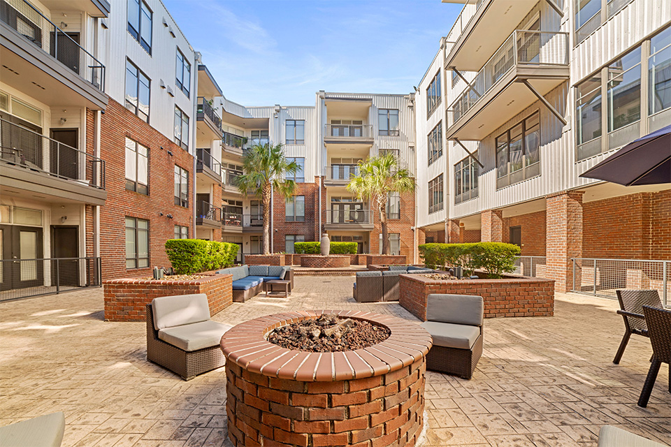2125 Yale - Houston, TX apartments - firepit