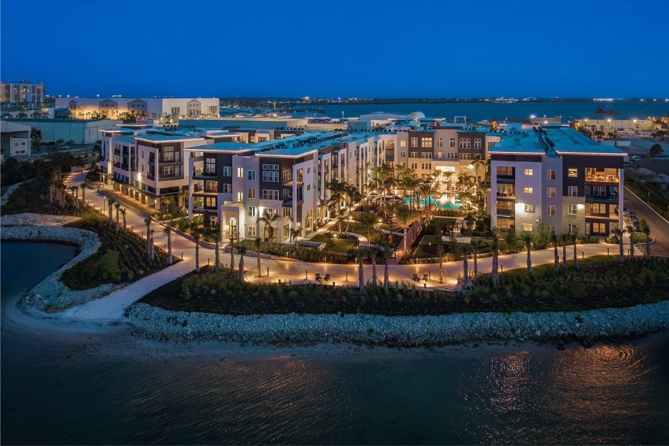 Old Tampa Bay Apartments for Rent - The Residence Peninsula - Exterior