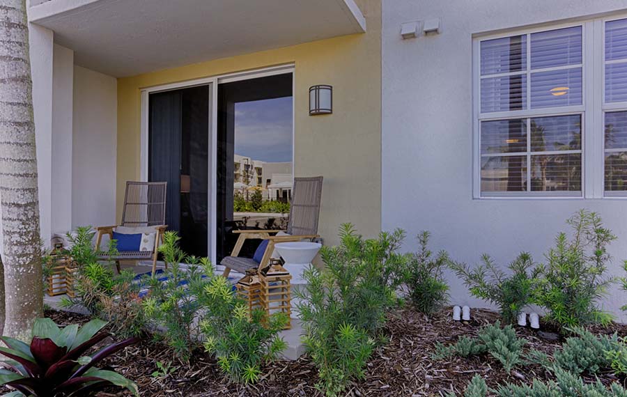 Boynton Beach Apartments - The District Boynton - Patio