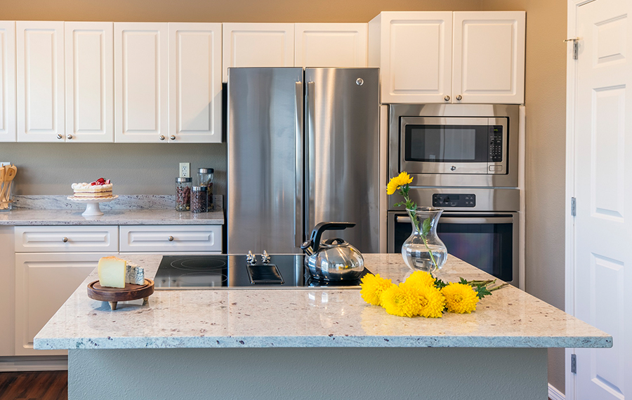 Boulder Creek Apartments in Sammamish, WA - Kitchen Island