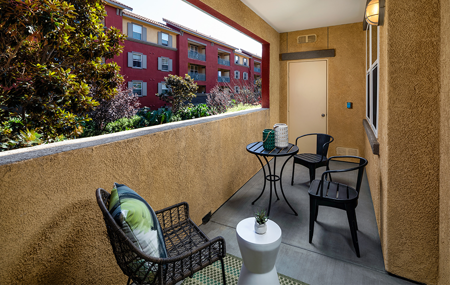 Mission Valley apartments for rent in San Diego - Mira Bella Patio or Balcony