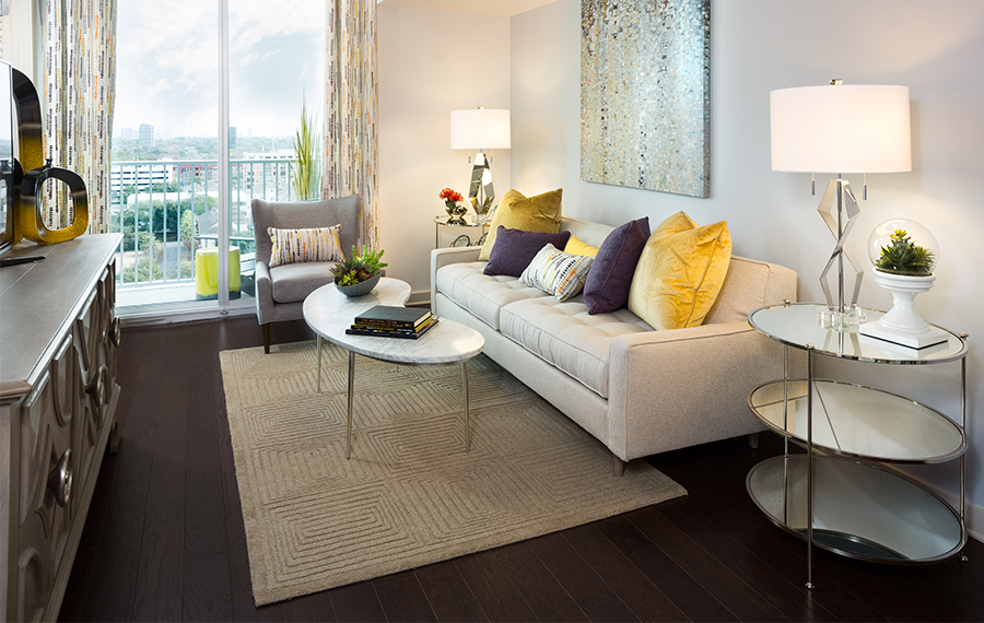 Houston high rise apartments - SkyHouse River Oaks living room