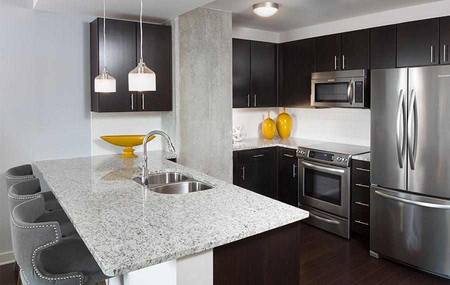 River oaks luxury apartments houston - SkyHouse River Oaks kitchen