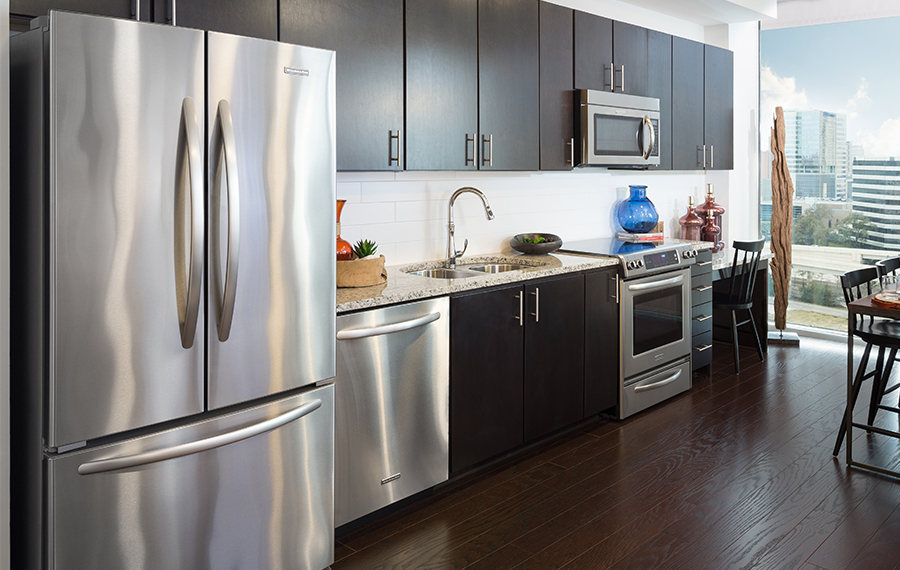 Apartments river oaks houston - SkyHouse River Oaks stainless steel appliances