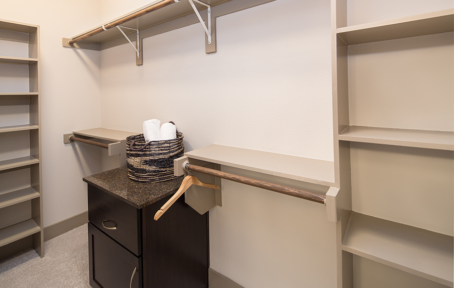 StoneLedge - Grapevine, TX - Walk-in Closets