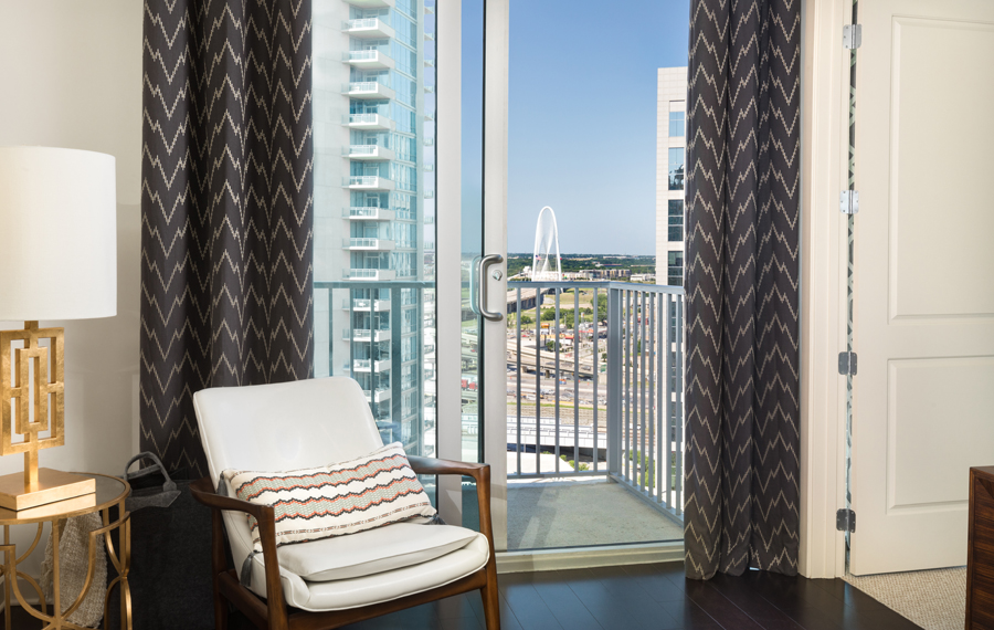 SkyHouse Dallas - Dallas, TX - private balcony