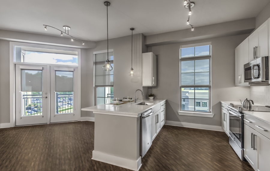 Mecklenburg County Apartments in South Charlotte - The Links Rea Farms - solar shades