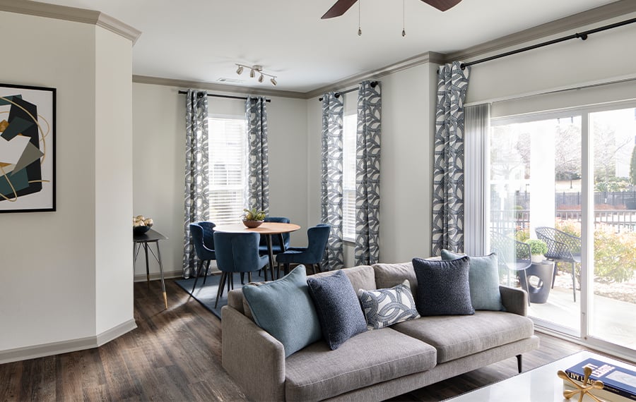 Highlands at Dearborn apartments for rent in Peabody, MA - Crown Molding