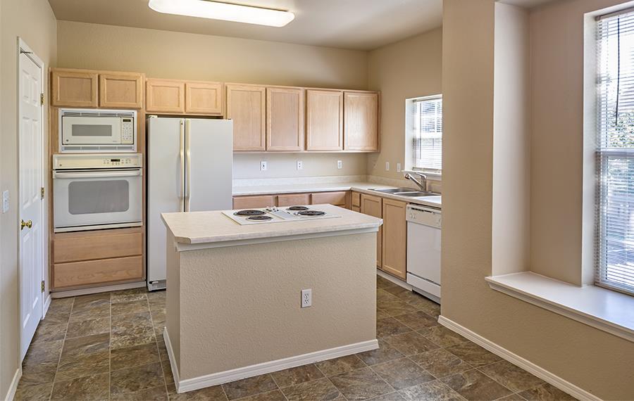 Apt Features Cascade Summit Parker Crest West Linn, OR