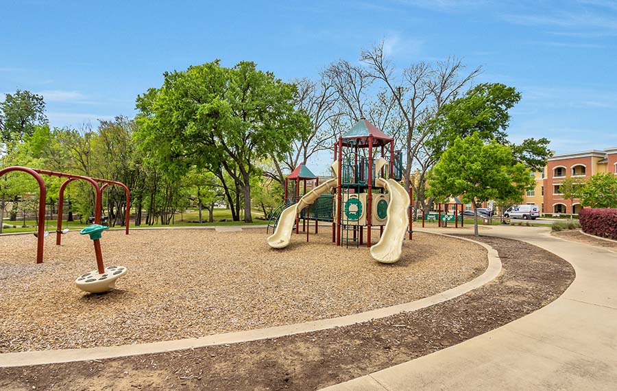 Brick Row Apartments - Apartments close to DART Rail - playground