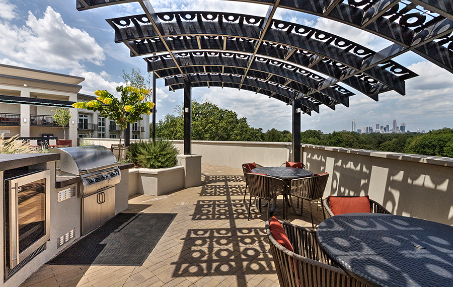 Apartments near Carolinas Medical Center - The Encore SouthPark - Rooftop Grills