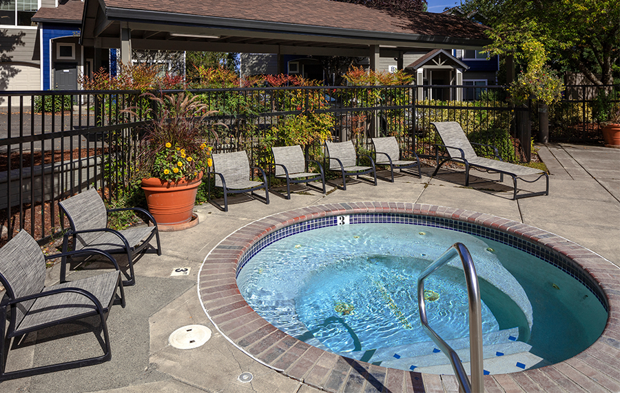 Cascade Summit Townhomes near Trillium Creek Elementary School - West Linn - Hot Tub