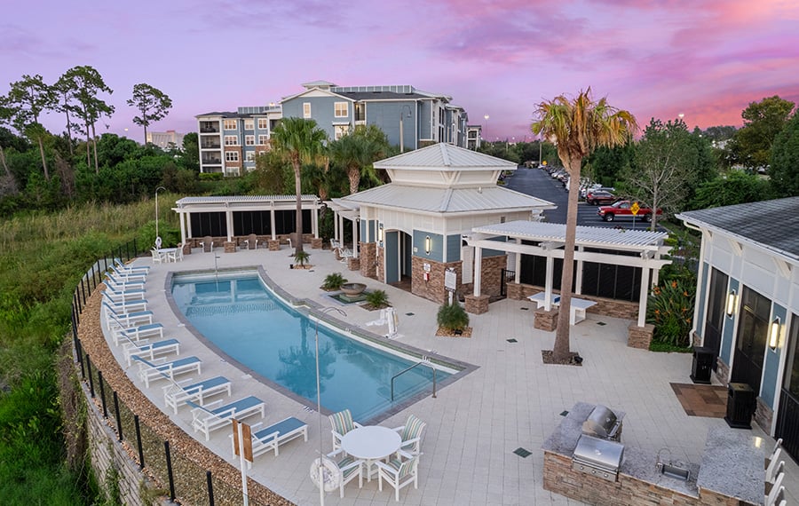Orlando, FL Apartments | Lake Vue | Pool