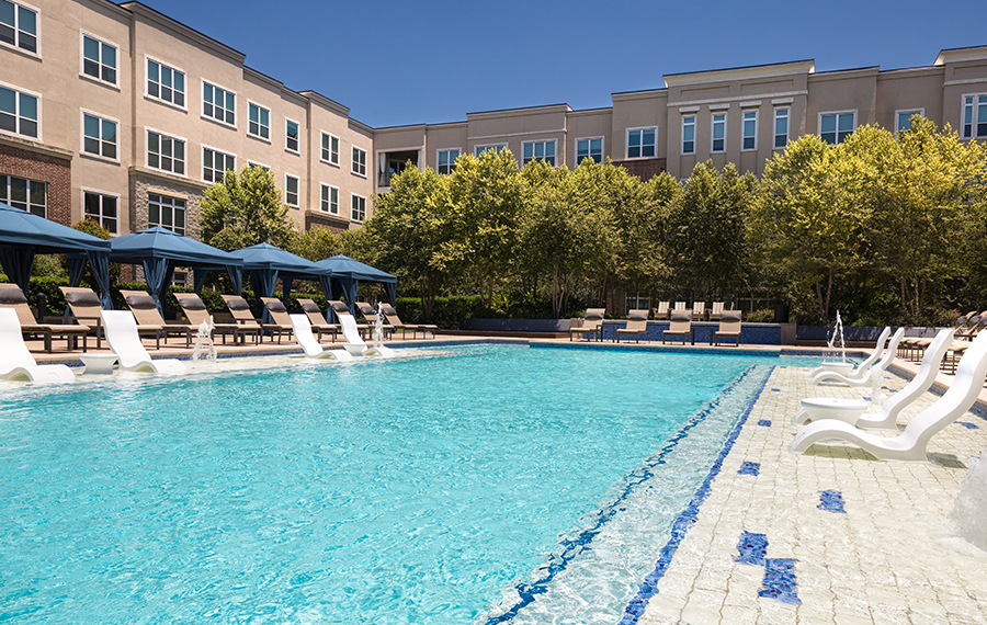 Community Amenities Apartments Near 77007 District at Washington