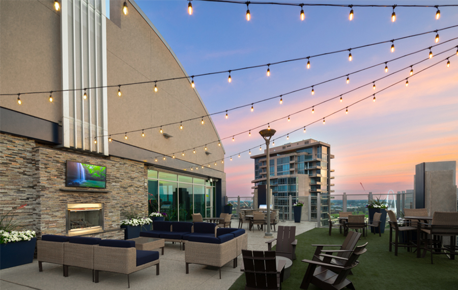 SkyHouse Dallas - Dallas, TX - rooftop lounge
