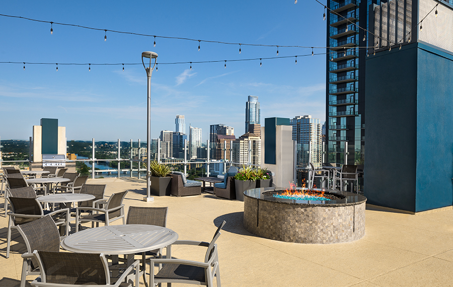 SkyHouse Austin - Austin, TX - Rooftop lounge