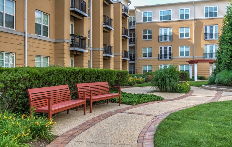 Vienna apartments - The Reserve at Tysons Corner - Courtyard